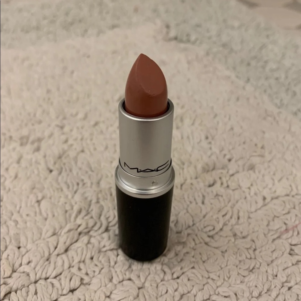 MAC “pretty Natural” creamsheen lipstick